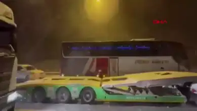 Anadolu Otoyolu'nda Kar Yağışı Ulaşımı Kesti