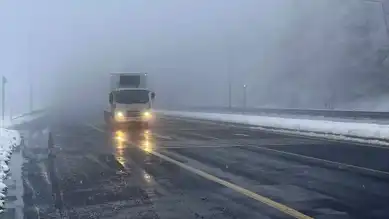 Bolu Dağı'nda Kar ve Sis Uyarısı! Görüş Mesafesi Kritik Düştü