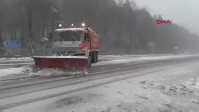Bolu Dağı'nda Yoğun Kar Yağışı Trafiği Vurdu