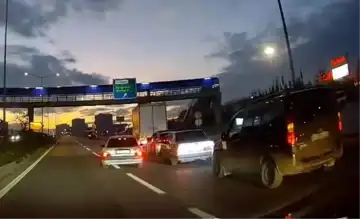 Düğün Konvoyunda Tehlikeli Yarış!