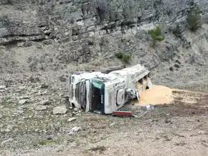 Bolu Göynük'te Kamyon Kazası: Sürücü Yaralandı