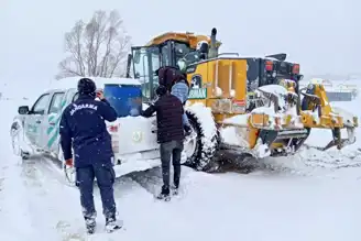 Bolu'da Kar Yağışı 7 Köylüyü Mahsur Bıraktı, Kurtarıldılar