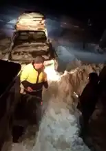 Yoğun Kar Yağışı: 12 Kişi Dağ Yolu Mahsur Kaldı