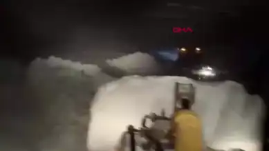 Şiddetli Kar Yağışı 12 Kişiyi Mahsur Bıraktı