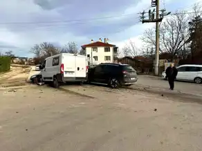 Bolu'da Minibüs-Cip Çarpışması: 3 Hafif Yaralı