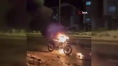 Motosiklet Yanarak Küle Dönüştü!