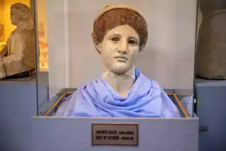 Bolu'da 2000 Yıllık Boyalı Artemis Büstü