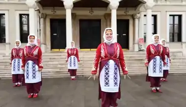 Öğretmenlerden Muhteşem Halk Oyunları Gösterisi!