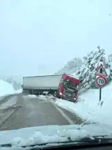 Göynük'te Kar Lastiği Olmayan Tır Kazası Trafiği Felç Etti