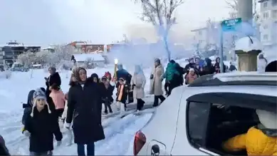 Öğrenciler Öğretmenlerine Sürpriz Öğretmenler Günü Kutlaması Yaptı