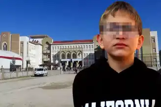 Öğretmen Öğrencisini Sıraya Fırlattı!