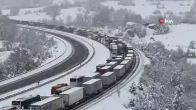 TEM Otoyolunda Trafik Akışı Durdu