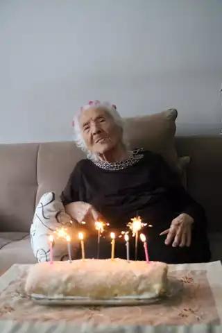 100 Yaşındaki Kadın, Atatürk'ü Anlatıyor
