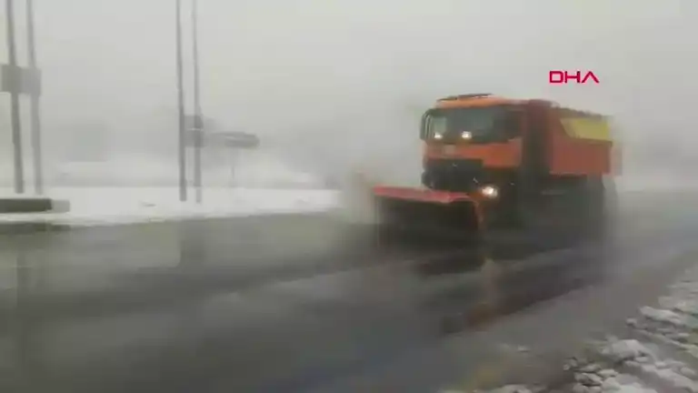 Bolu Dağı'nda Hafif Kar ve Sis