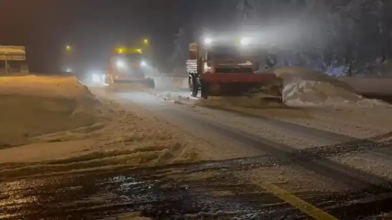Bolu Dağı'nda Yollar Açılıyor: Kar Kürüme Çalışmaları