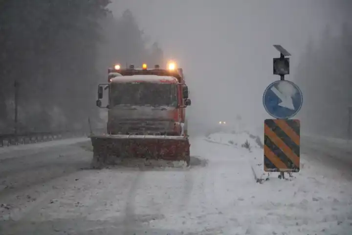 Bolu Dağı'nda Kar Yağışı Trafiği Vuruyor