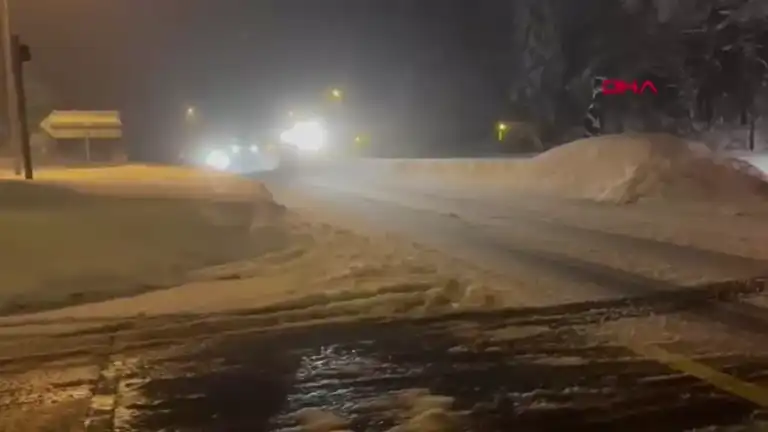 Bolu Dağı'nda Kar Kürüme Çalışmaları Sürüyor