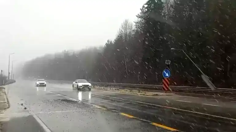 Bolu Dağı'nda Kar Yağışı! Trafikte Dikkat!