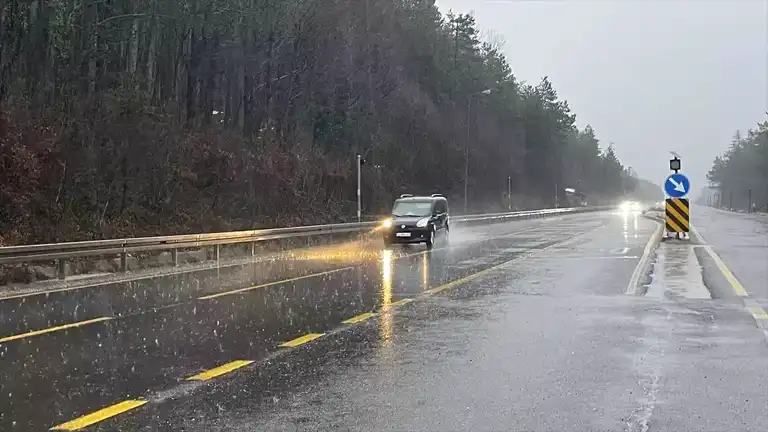 Bolu Dağı'nda Yoğun Yağış: Sürücülere Uyarı!