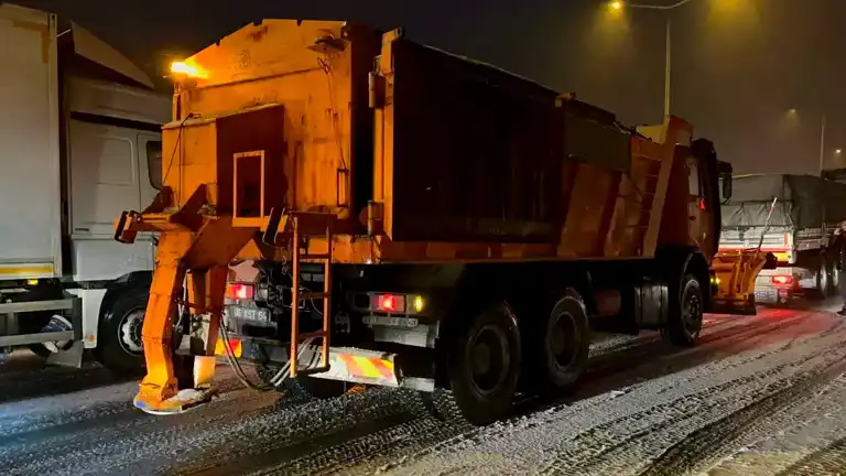 Bolu Dağı'nda Zincirleme Kaza: 1 Yaralı, Yollar Kapalı!