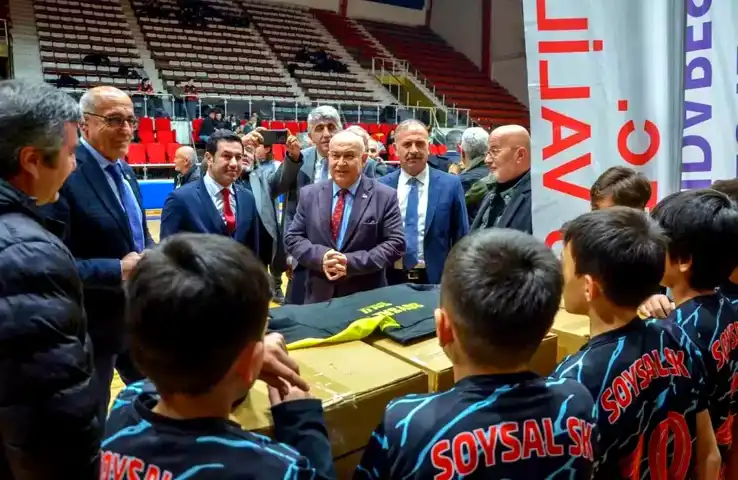 Bolu'da Amatör Spor Kulüplerine Malzeme Desteği
