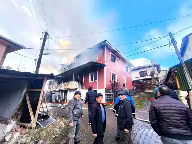 Bolu Göynük'te Ev Yanarak Küle Dönüştü
