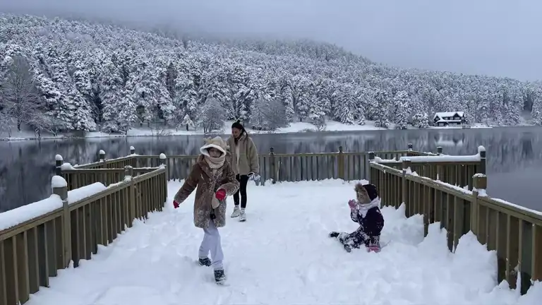 Bolu'da Kış Masalı:  Gölcük'ün Beyaz Güzelliği