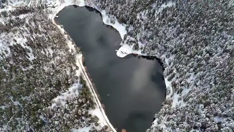 Karlı Bir Cennet: Doğal Güzellikleriyle Büyülü Bir Park
