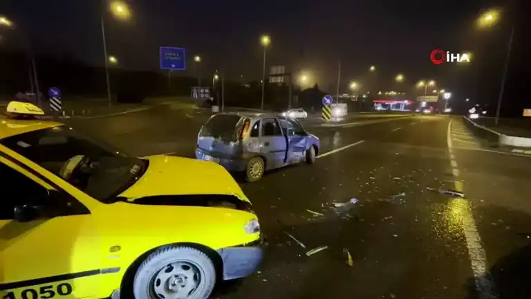 Bolu'da Abant Kavşağı'nda 3 Yaralı Trafik Kazası