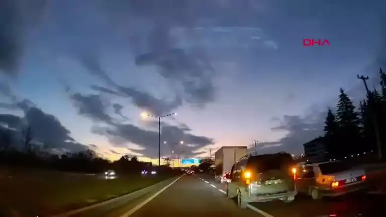Düğün Konvoyu Trafikte Tehlike Yarattı