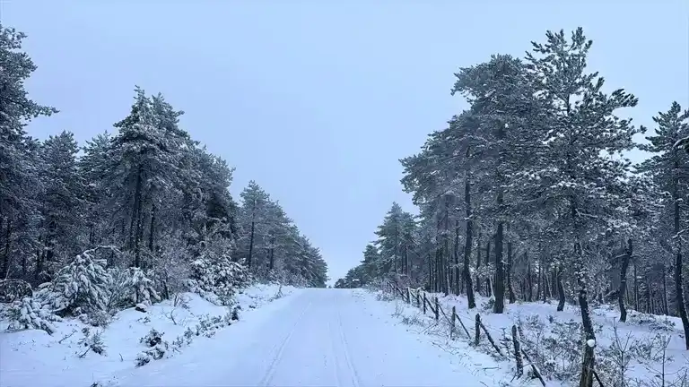 Karabük ve Bolu'da Kar Yağışı: Tarihi Konaklar Beyaza Büründü
