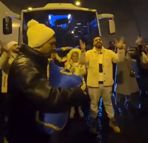 Trafik Kazası Sonrası Otoyolda Horon Şöleni!