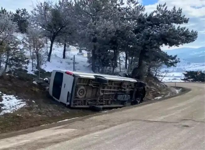 Mudurnu'da Minibüs Devrildi: 22 Hindistanlı İşçi Yaralandı