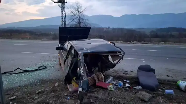 Mudurnu'da Korkunç Kaza: Araç İkiye Bölündü!